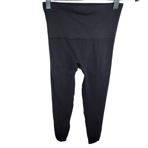 Spanx. Look at Me Now Seamless Cropped Leggings. Black. Small. - Picture 6 of 9